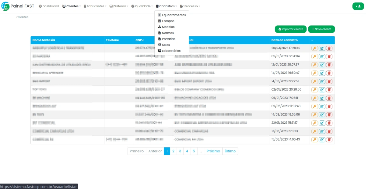 Listagem de certificados emitidos e base de dados de clientes e normas.